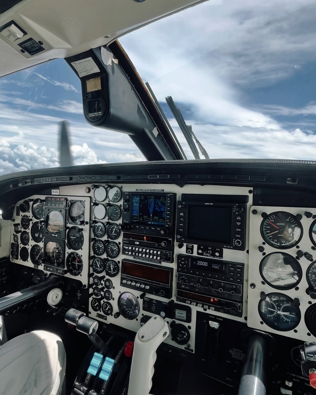 Cockpit de aeronave atendida pela Opalair